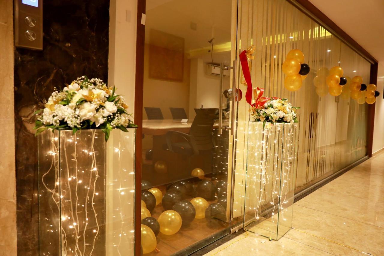 Aura One Hotel Kochi Exterior photo