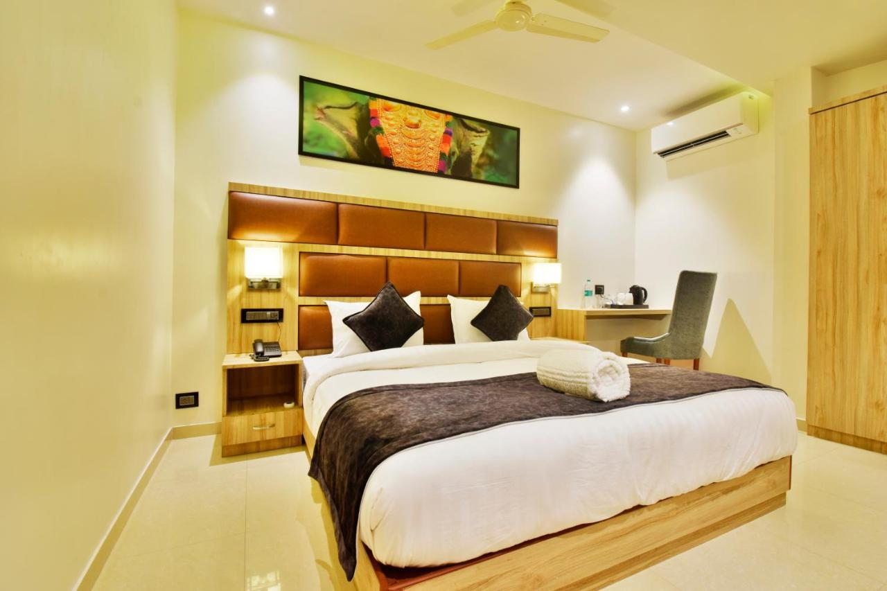 Aura One Hotel Kochi Exterior photo
