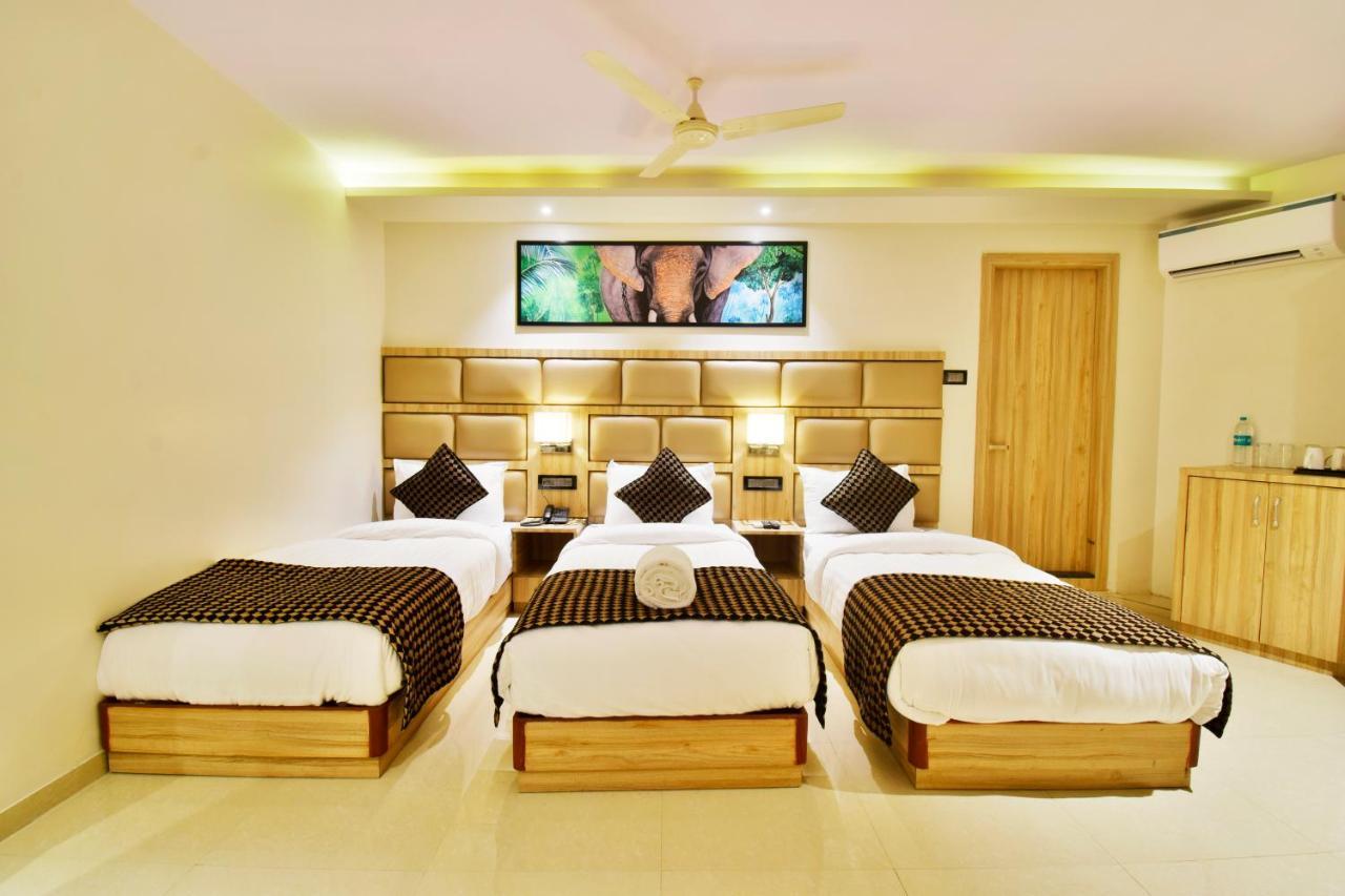 Aura One Hotel Kochi Exterior photo