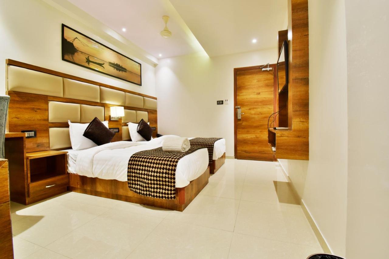 Aura One Hotel Kochi Exterior photo