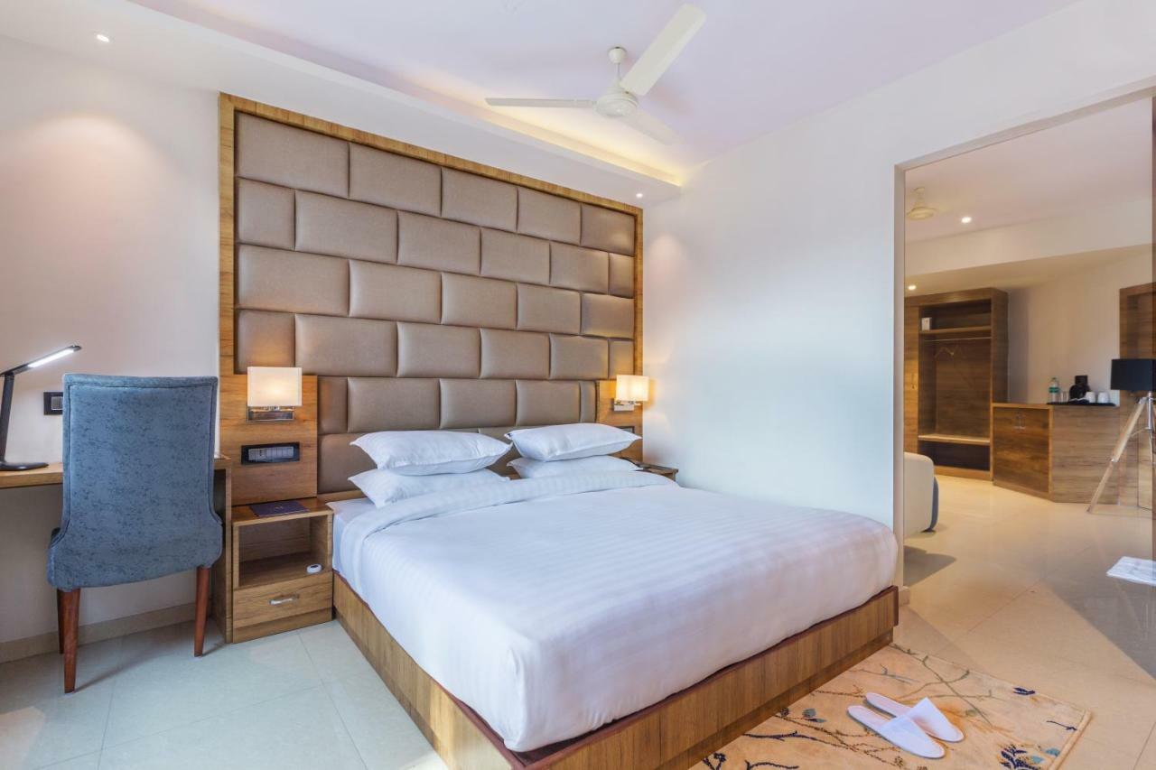 Aura One Hotel Kochi Exterior photo